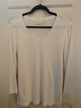 Amber Sun Top 100% Cotton White Tee V-Neck 3/4 Sleeve Top - Size - Large